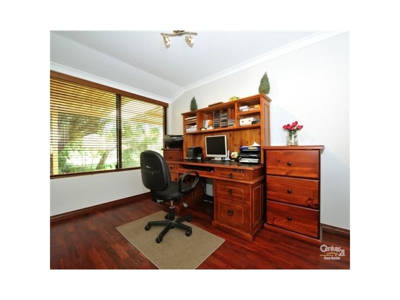 8 Mahoe Parkway, Port Kennedy WA 6172