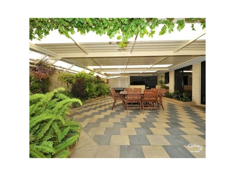 8 Mahoe Parkway, Port Kennedy WA 6172