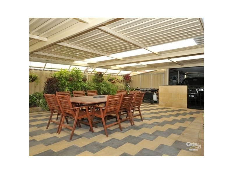 8 Mahoe Parkway, Port Kennedy WA 6172