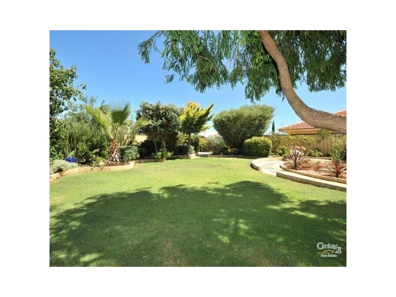 8 Mahoe Parkway, Port Kennedy WA 6172