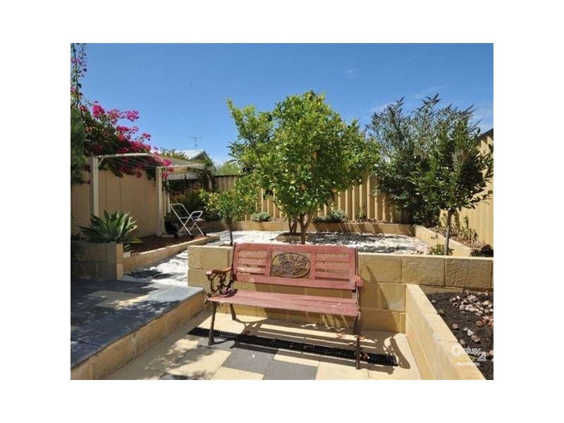 8 Mahoe Parkway, Port Kennedy WA 6172