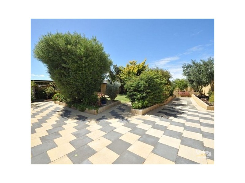 8 Mahoe Parkway, Port Kennedy WA 6172