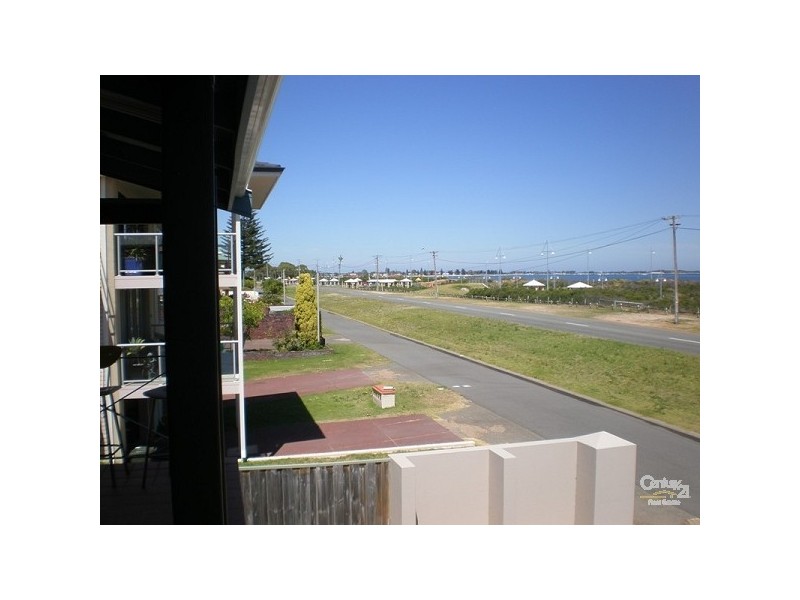 2/101 Rockingham Beach Road, Rockingham WA 6168
