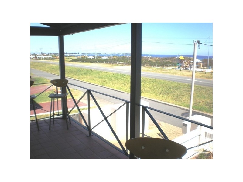 2/101 Rockingham Beach Road, Rockingham WA 6168