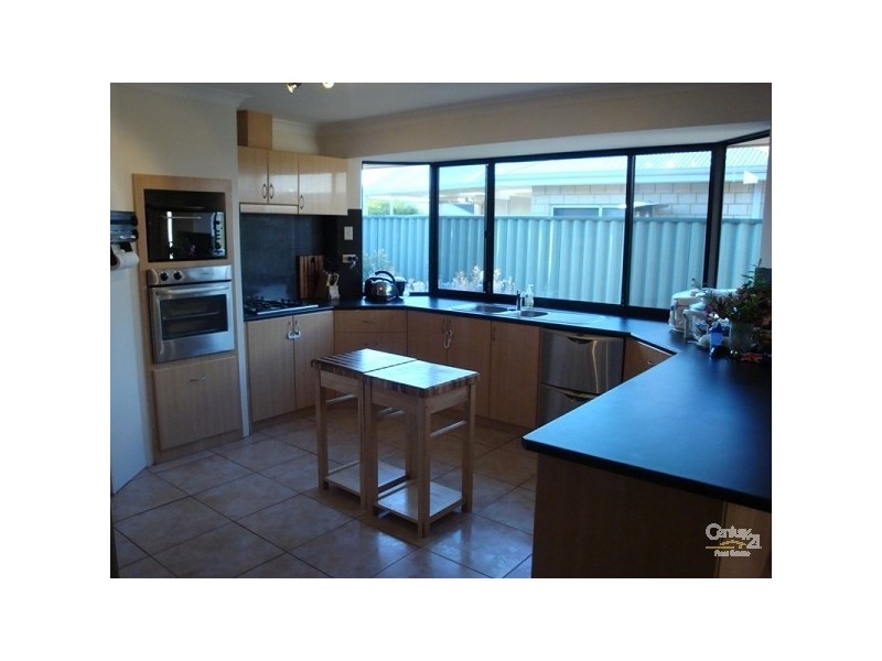 21 Carlingford Drive, Port Kennedy WA 6172