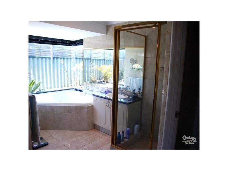 21 Carlingford Drive, Port Kennedy WA 6172