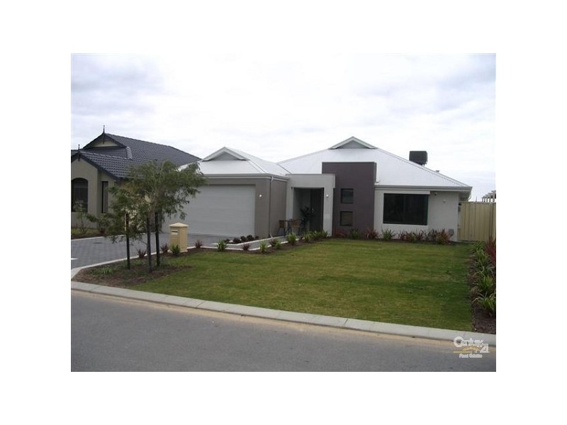 11 Cronulla Road, Secret Harbour WA 6173