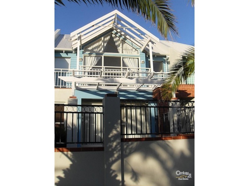 3/2 Albenga Place, Secret Harbour WA 6173