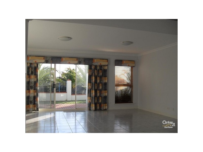 3/2 Albenga Place, Secret Harbour WA 6173