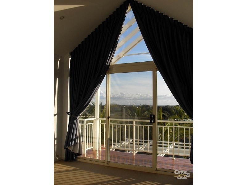 3/2 Albenga Place, Secret Harbour WA 6173