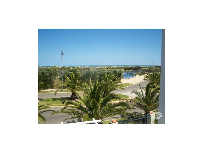 3/2 Albenga Place, Secret Harbour WA 6173