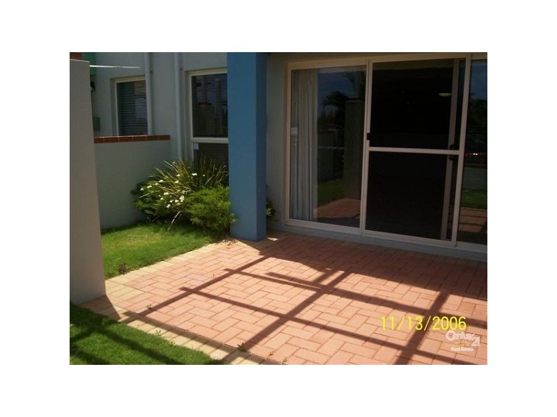 3/2 Albenga Place, Secret Harbour WA 6173