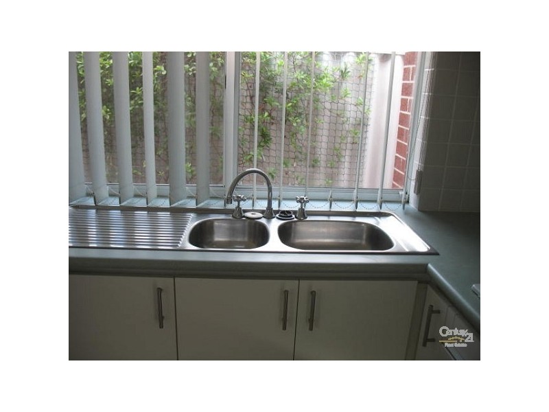 4/112 Kent street, Rockingham WA 6168