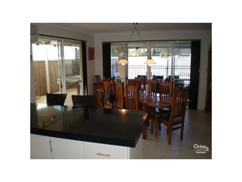 31 Riaza Parkway, Port Kennedy WA 6172