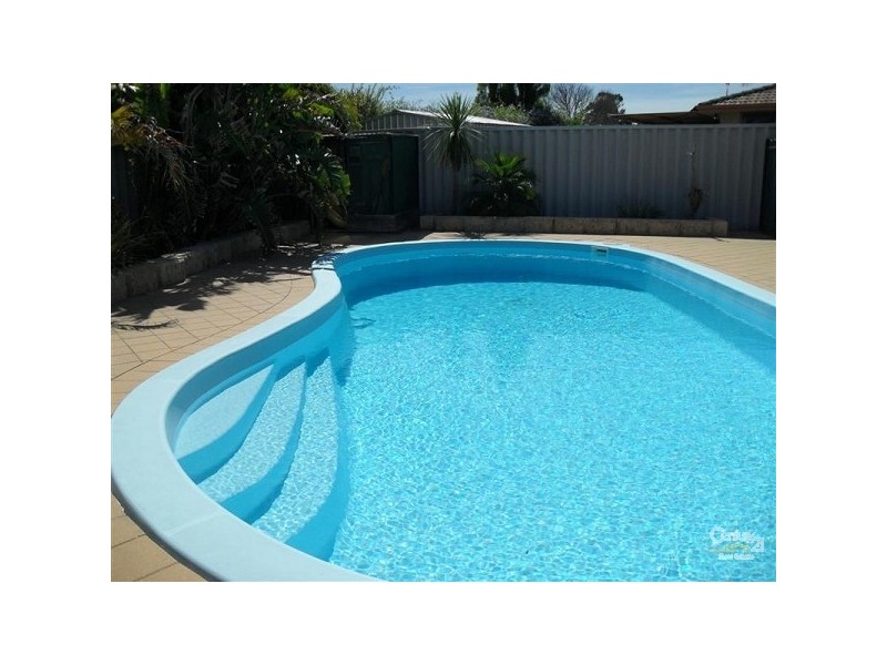 35 The Avenue, Warnbro WA 6169