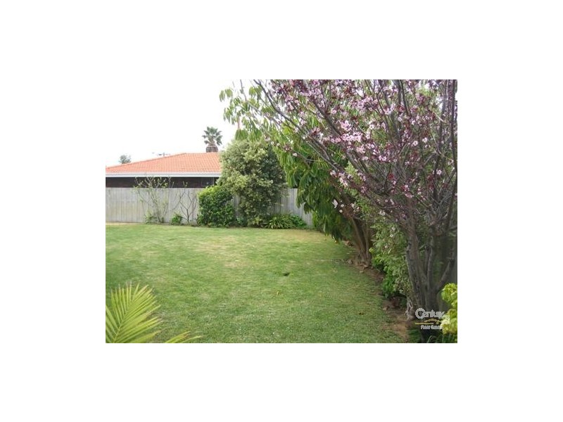 14 Dolphin Road, Safety Bay WA 6169