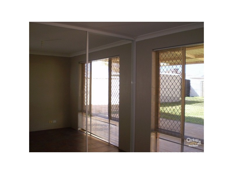 32 Colville Street, Waikiki WA 6169