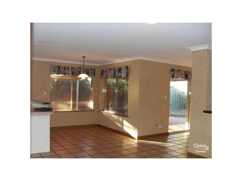 28 Montebourg Meander, Port Kennedy WA 6172