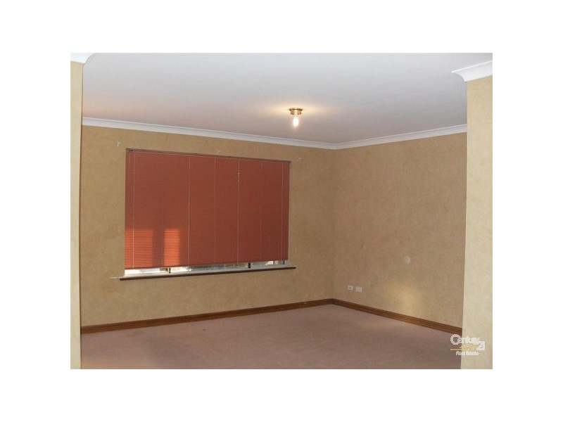 28 Montebourg Meander, Port Kennedy WA 6172