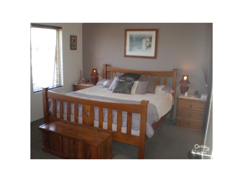 8 Apache Boulevard, Rockingham WA 6168