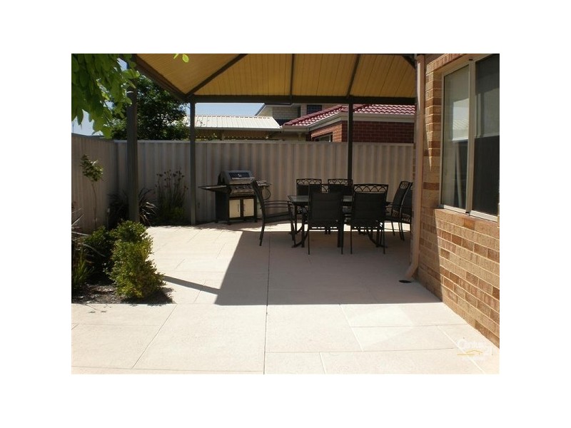 8 Apache Boulevard, Rockingham WA 6168