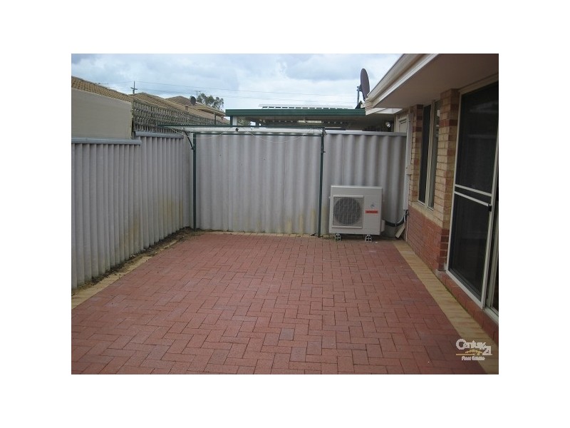 8/4 Dowling Street, Rockingham WA 6168