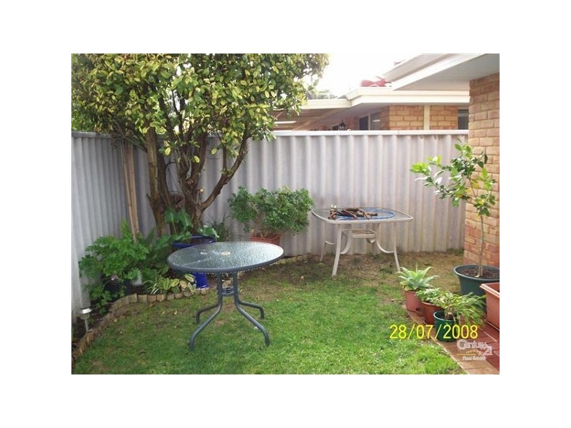 8/4 Dowling Street, Rockingham WA 6168