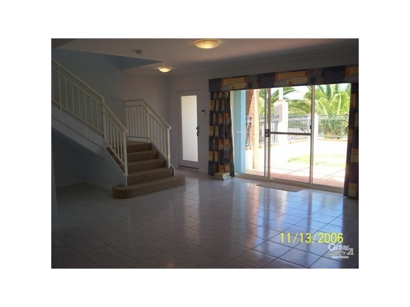 3/2 Albenga Place, Secret Harbour WA 6173