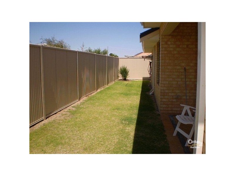 11 Ambleside Parade, Waikiki WA 6169