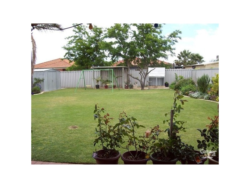 100 The Avenue, Warnbro WA 6169