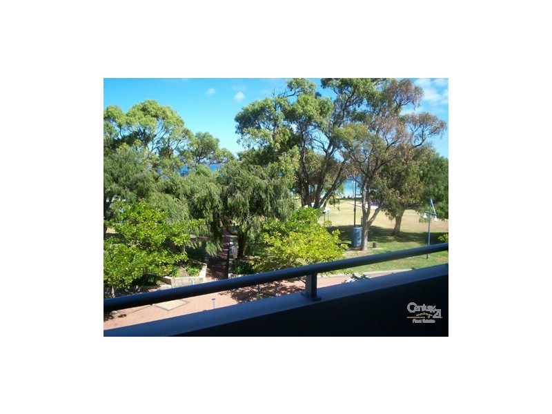 12/17 Rockingham Beach Road, Rockingham WA 6168
