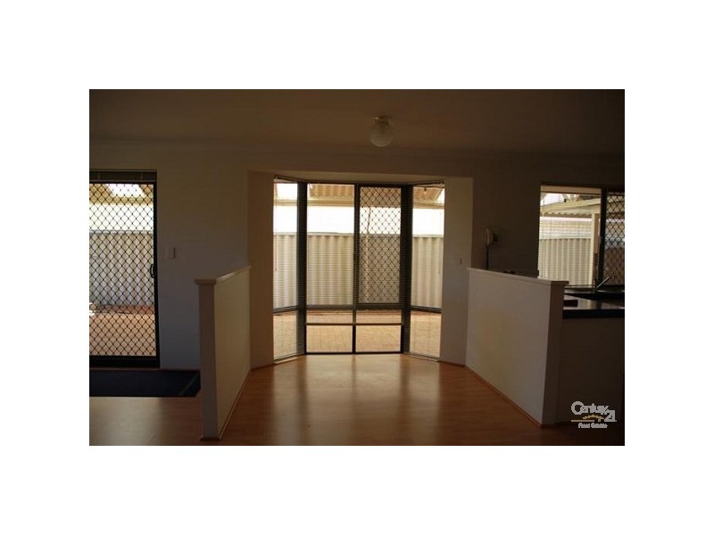 15 Dunlowe Loop, Warnbro WA 6169
