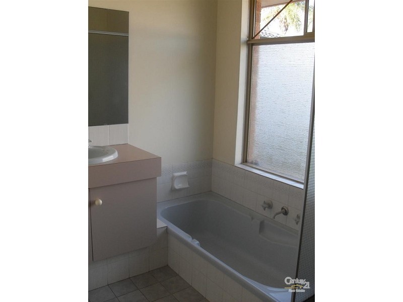 4 Macau Place, Warnbro WA 6169