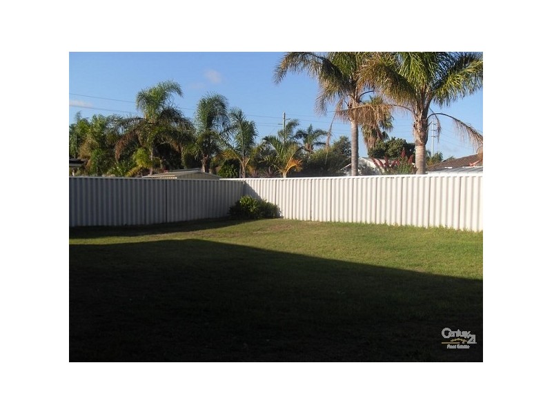 4 Macau Place, Warnbro WA 6169