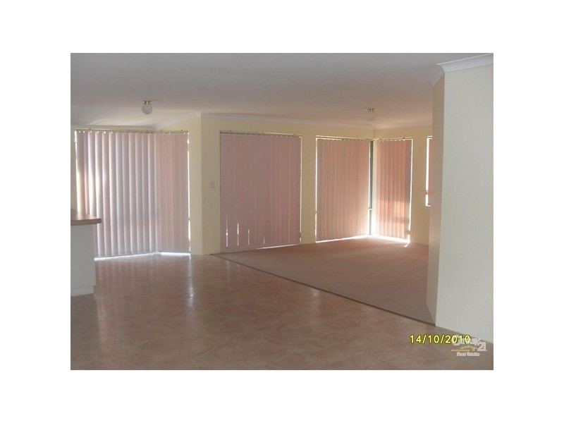 18 Silvertop Circle, Warnbro WA 6169