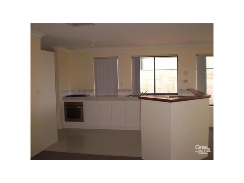 8 Madge Way, Leda WA 6170