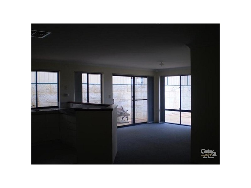 8 Madge Way, Leda WA 6170