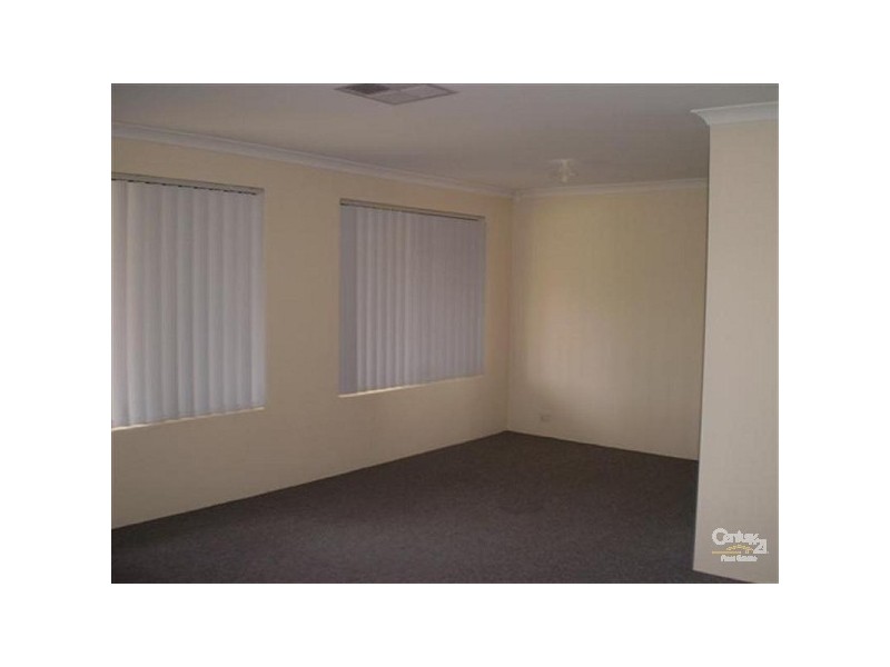 8 Madge Way, Leda WA 6170