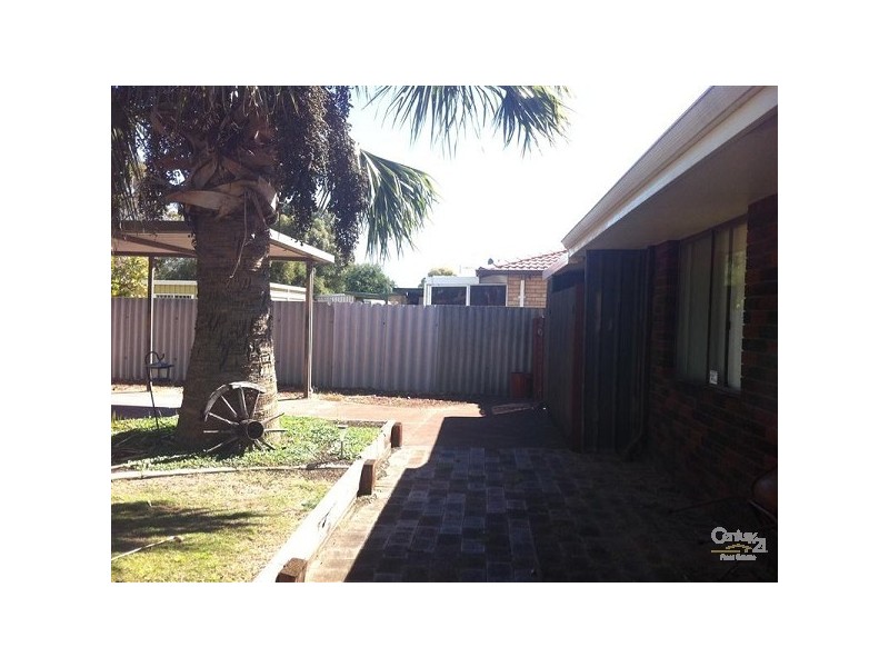 13 Leeder Street, Safety Bay WA 6169