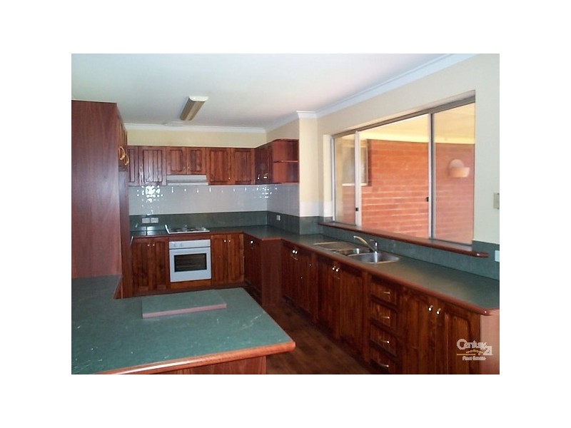 4 Dodd Place, Warnbro WA 6169