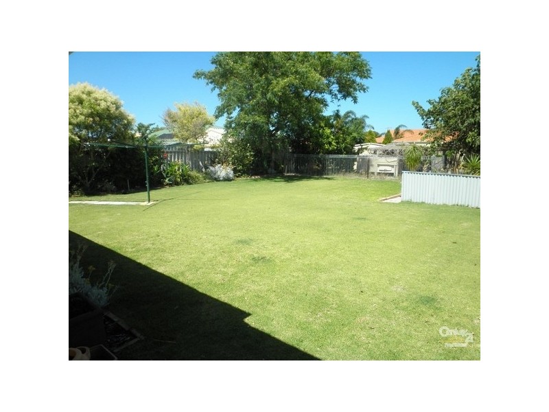 2A Lindeman Court, Waikiki WA 6169