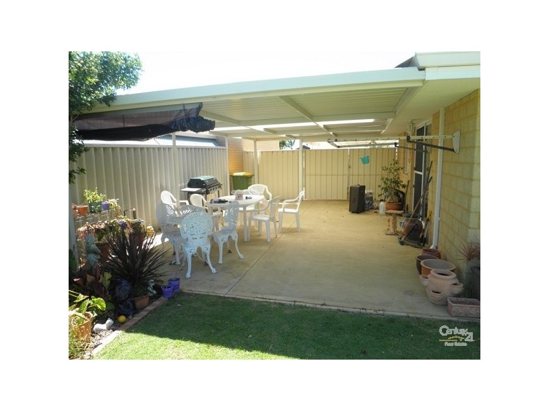 2A Lindeman Court, Waikiki WA 6169