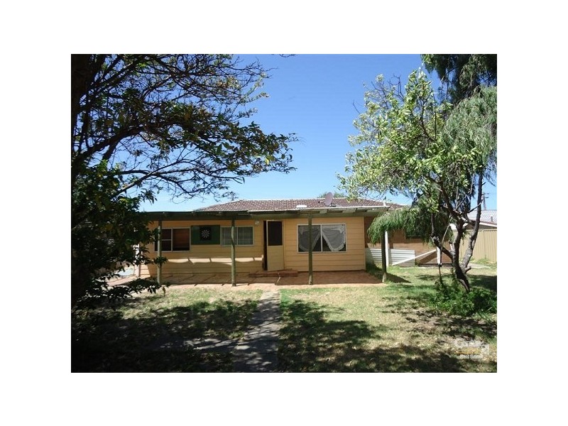 8 Scott Road, Safety Bay WA 6169