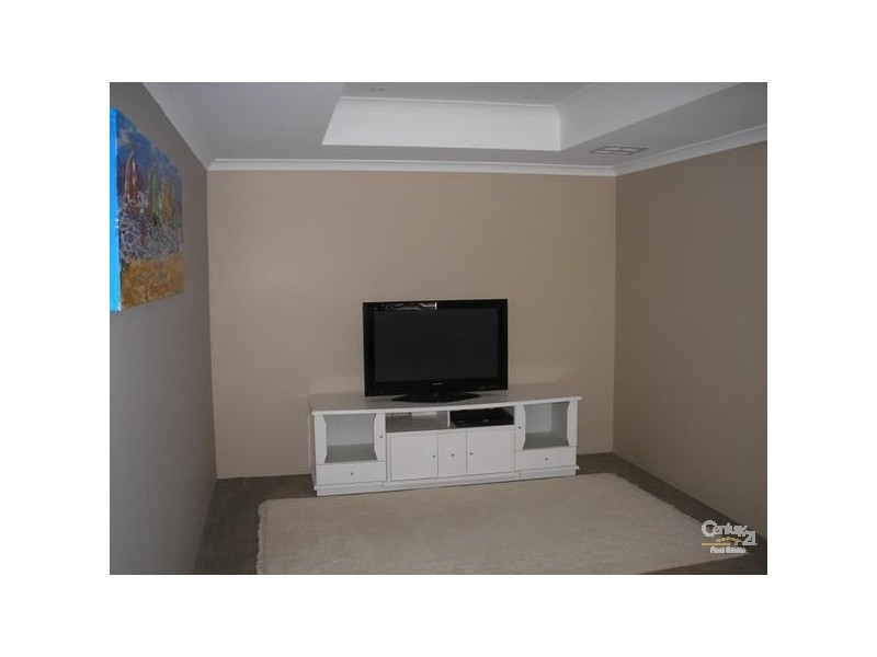 2/8 Hymus Street, Rockingham WA 6168