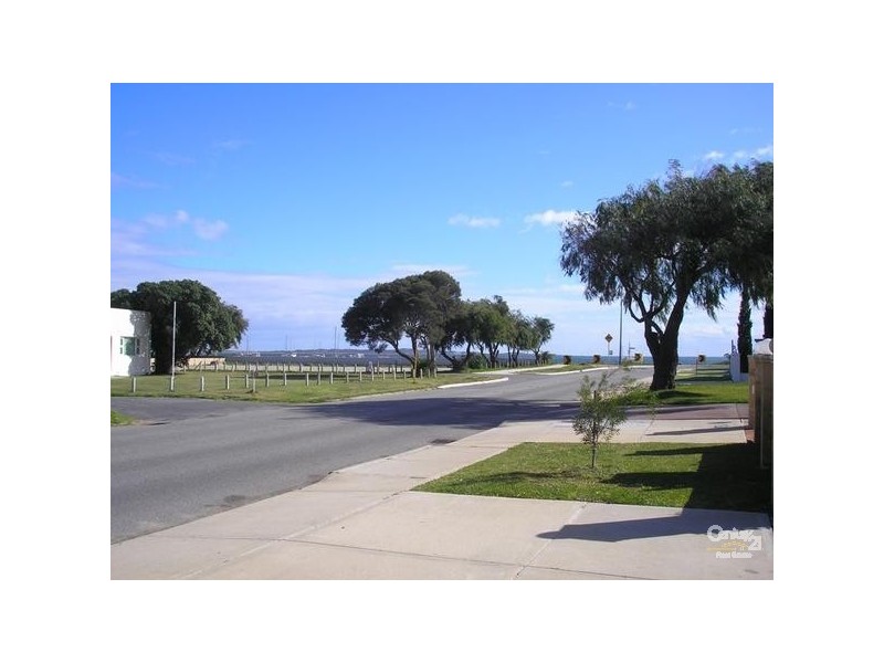 2/8 Hymus Street, Rockingham WA 6168