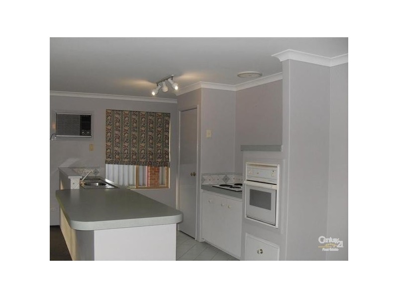 17 Kentia Close, Warnbro WA 6169