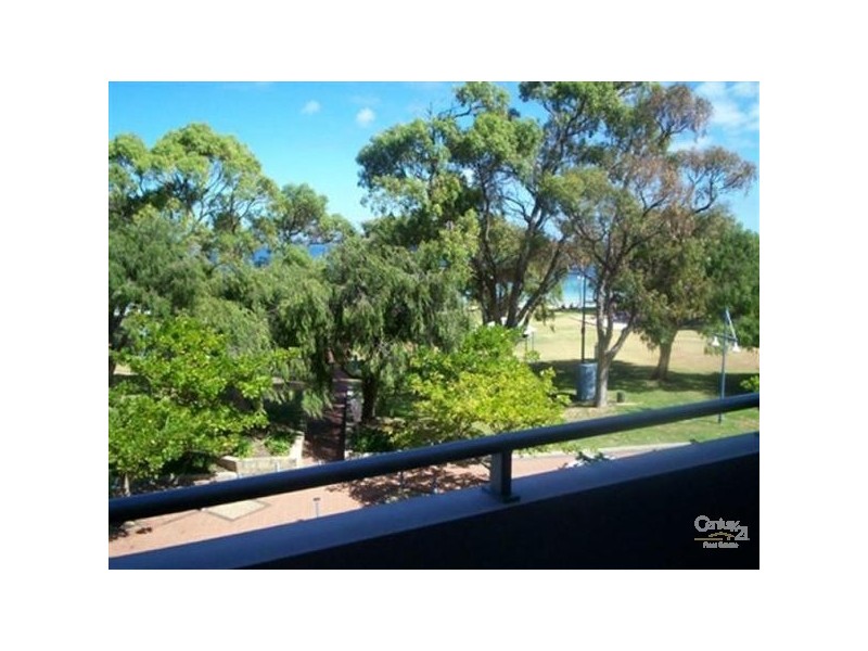 12/17 Rockingham Beach Road, Rockingham WA 6168