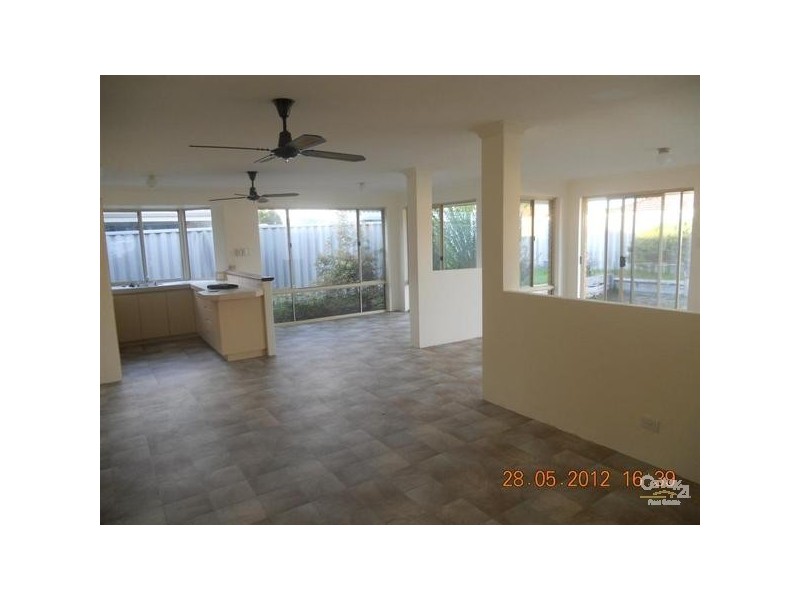 16 Hood Court, Port Kennedy WA 6172