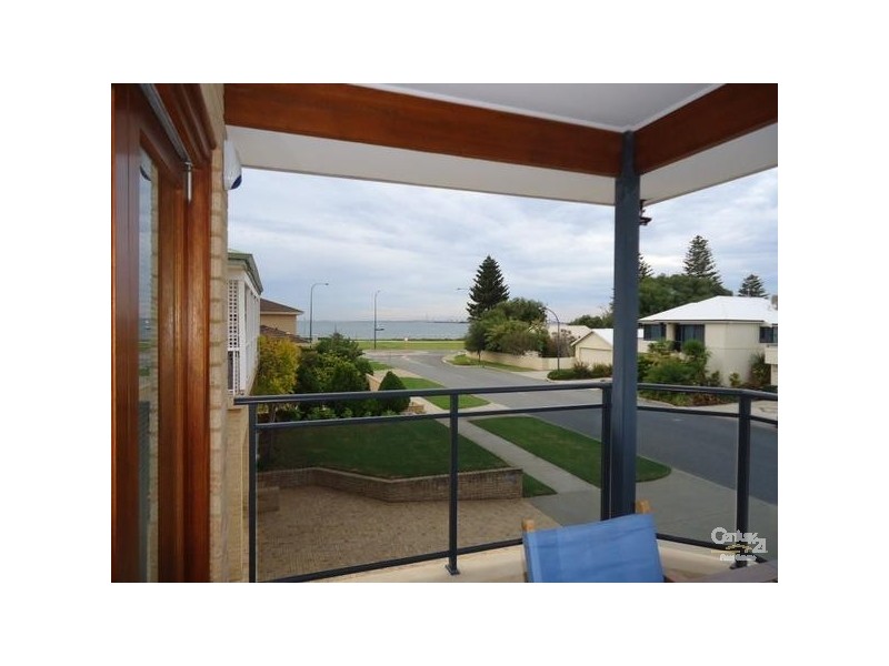 1/5 Bell Street, Rockingham WA 6168