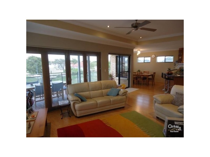 1/5 Bell Street, Rockingham WA 6168